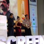 Amika Shail Instagram - I am privileged to present award for @adgully #Screenxx ❤️ Congratulations @eijazkhan 👏🥳 . . thank you @manish_kalra_ #bejoyaghosh for the lovely evening invite. . Styled by @nmore_mumbai Team @protoncommunications . . #AmikaShail #screenxx #adgully #awards #awardshow #zee5 #samsung