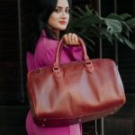 Amika Shail Instagram - Say yes to new adventures with @silverstreetlondon.in 💓 Get 10% discount on my code ' AMIKASHAIL' . . Click @frames_by_harshit . #AmikaShail #silverstreetlondon #bag #travel #dufflebag