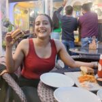 Amika Shail Instagram - I also eat burgers 🍔😋 . . #AmikaShail #junk #foodie #burger