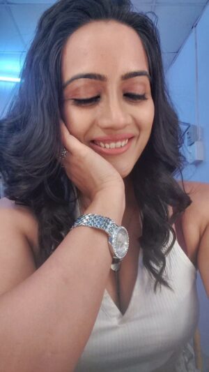Amika Shail Instagram - Khayalon me tere khoyi hu ❤️
.
.
.
#AmikaShail #reels #reelsinstagram #trending #gulimata #explore
