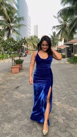 Amika Shail Instagram - Comment your CITY name !
.
.
Outfit @nmore_mumbai 
.
.
#AmikaShail #reels #trending #explore