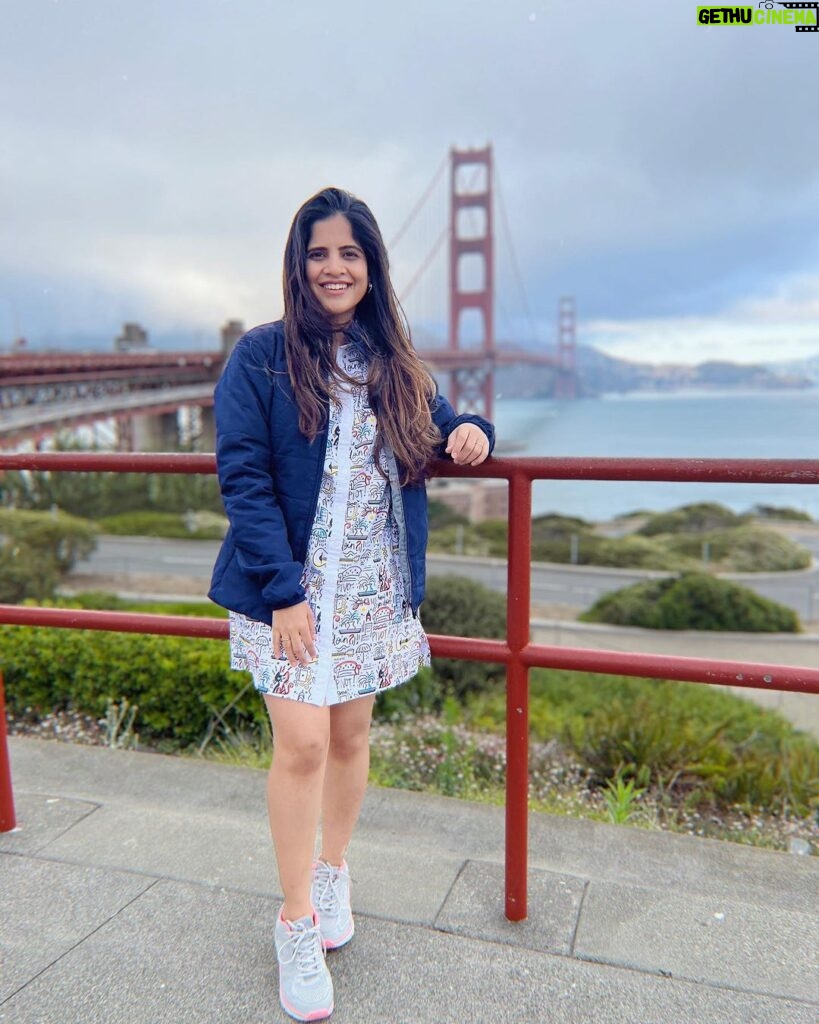 Amruta Deshmukh Instagram - San Franciscoing around! #GoldenGateBridge #नाटकटूर @niyam_v_ati_lagoo • • 📸 @adhokshajkarhade