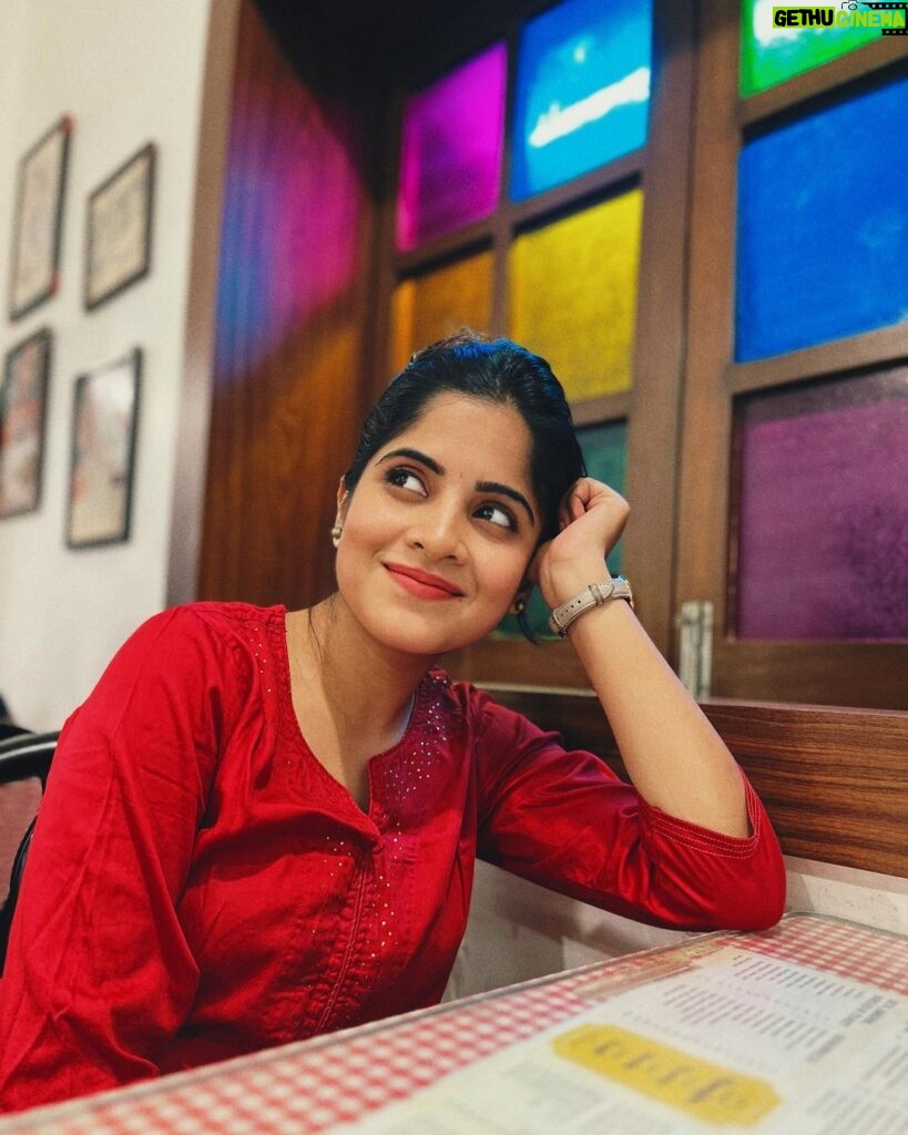 Amruta Deshmukh Instagram - 🎨 Pune, Maharashtra
