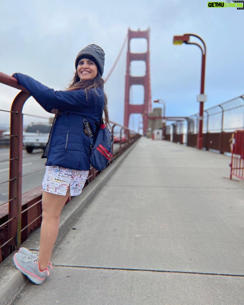 Amruta Deshmukh Instagram - San Franciscoing around! #GoldenGateBridge #नाटकटूर @niyam_v_ati_lagoo • • 📸 @adhokshajkarhade
