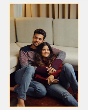 Amruta Deshmukh Instagram - Saving a seat for you forever 👫🏻
•
•
Clicked by: @shrutisbagwe 
MUA: @saurabh_kapade 
Styled by: @tanmay_jangam