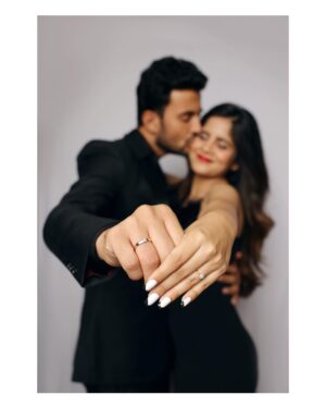 Amruta Deshmukh Instagram - "I came here tonight because when you realize you want to spend the rest of your life with somebody, you want the rest of your life to start as soon as possible." 
~When Harry Met Sally
•
#Engaged #ForeverTogether 
•
Pictures by: @shrutisbagwe 
Hair and MUA: @saurabh_kapade 
Prasad’s styling: @tanmay_jangam Wearing: @chetansachala