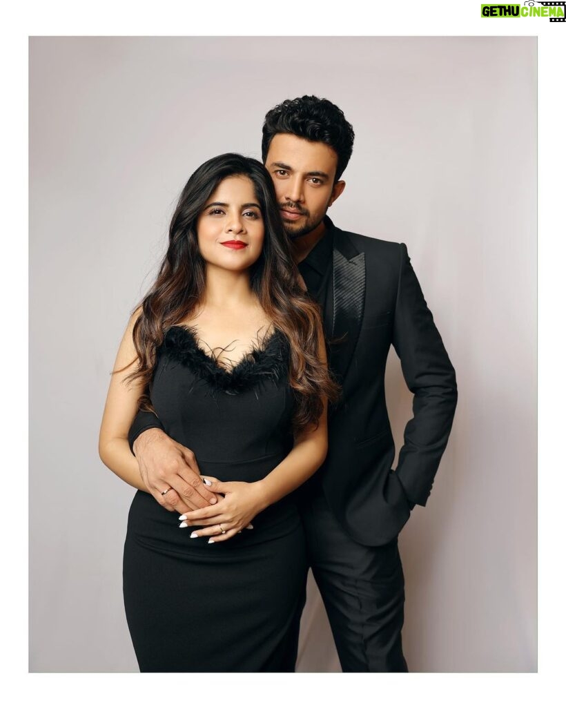Amruta Deshmukh Instagram - "I came here tonight because when you realize you want to spend the rest of your life with somebody, you want the rest of your life to start as soon as possible." ~When Harry Met Sally • #Engaged #ForeverTogether • Pictures by: @shrutisbagwe Hair and MUA: @saurabh_kapade Prasad’s styling: @tanmay_jangam Wearing: @chetansachala
