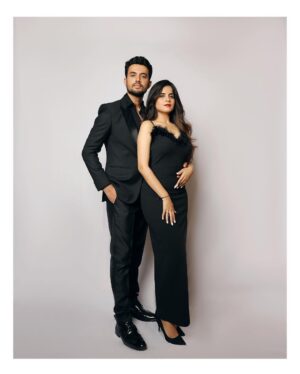 Amruta Deshmukh Instagram - "I came here tonight because when you realize you want to spend the rest of your life with somebody, you want the rest of your life to start as soon as possible." 
~When Harry Met Sally
•
#Engaged #ForeverTogether 
•
Pictures by: @shrutisbagwe 
Hair and MUA: @saurabh_kapade 
Prasad’s styling: @tanmay_jangam Wearing: @chetansachala