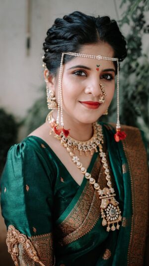 Amruta Deshmukh Instagram - In frame @khwabeeda_amruta 
Jewellery by @jizajewellerystudio 
Makeup by @swatighodke_mua_official 
Captured @avadhootjadhav 
nails @maytri_nails_pune 

@rajshrimarathi 
@fillamwala 
@planet.marathi 
@wmgmarathibrides 

#maharashtrian_wedding #bride #marathimulgi #jewelry #jewellery #dagina #celebrity l
