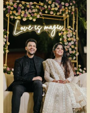 Amruta Deshmukh Instagram - Dancing our way to forever ♾️ ✨❤️
•
•
Pictures by: @surajpatel.in 
Hair and MUA: @swatighodke_mua_official 
Outfits by: @suvidhafashion 
Styled by: @tanmay_jangam 
Jewellery by: @jizajewellerystudio