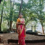 Amruta Deshmukh Instagram - Portraits of Amruta on her wedding day. ❤️✨ Makeup- @saurabh_kapade Decor- @panachedecorsofficial #bride#portrait#chasinglight#canon#canonphotography Nature Fun Resort