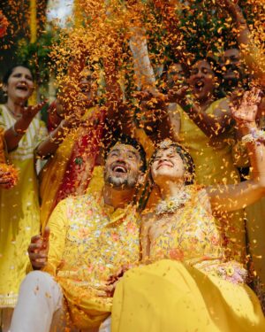 Amruta Deshmukh Instagram - Our future so bright 🌞 You gotta need shades 😎 
#HaldiScenes #Yellowजीसनमहमआगये 
Thank you @designer_kazbee for the brightest Haldi outfits!
•
📸 @surajpatel.in 
MUA: @swatighodke_mua_official 
Styled by: @tanmay_jangam 
Floral jewellery by: @floralart_byanushka