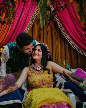 Amruta Deshmukh Instagram - A timeless tradition of beauty.. Mehndi ✨✨
Spent 4 hrs for my Mehendi and then @prasadjawade shows up and steals the show 🥹🫶🏻
•
Extraordinary Mehendi by @kkanchan_mehendi_ 
Beautiful floral jewellery by: @floralart_byanushka 
Prettiest decor by : @decorbyketan 
Outfits: @suvidhafashion | styled by: @tanmay_jangam 
Supreme MUA: @swatighodke_mua_official 
📸 @themerrymakers.in 🫶🏻