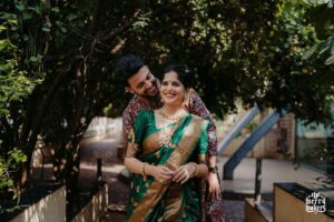 Amruta Deshmukh Instagram - ग्रहमख ✨✨
•
•
Navvari: gifted by my mavshi 🫶🏻
Prasad’s outfit: @suvidhafashion | styled by : @tanmay_jangam 
📸 : @themerrymakers.in 
Jewellery: @jizajewellerystudio 
MUA: @swatighodke_mua_official