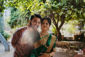 Amruta Deshmukh Instagram - ग्रहमख ✨✨
•
•
Navvari: gifted by my mavshi 🫶🏻
Prasad’s outfit: @suvidhafashion | styled by : @tanmay_jangam 
📸 : @themerrymakers.in 
Jewellery: @jizajewellerystudio 
MUA: @swatighodke_mua_official