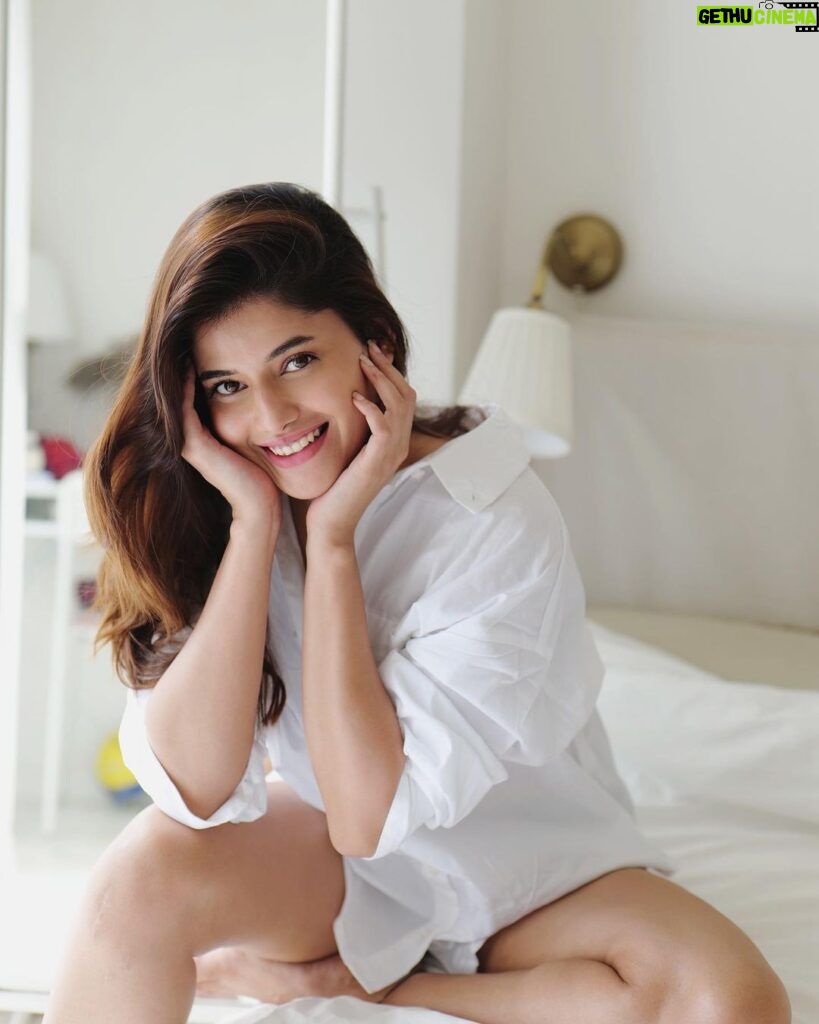 Anahita Bhooshan Instagram - Jiyo, Khush Raho, Muskurao kya pta kal ho na ho! 😁😁😁😁 . . 📸- @clickbuzz_zaid
