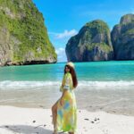 Anahita Bhooshan Instagram - I will never get tired of this view 🏝 . . #beach #beachlife อ่าวมาหยา Maya Bay, Krabi