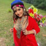Anahita Bhooshan Instagram – Grace upon grace. 🌺
.
.
.
.
.
.
.
.
.
#manditory #kashmir #kashmirvalley #kashmiridress Pehelgam, Kashmir