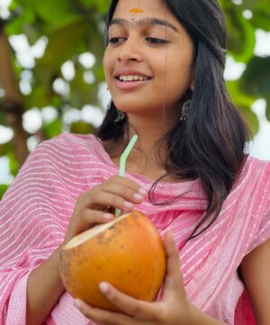Ananthika Sanilkumar Instagram - 🥥🌴💕🤍