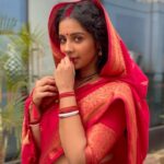 Angana Roy Instagram - Meet Parvati! Tumi Ashe Pashe Thakle , everyday at 8pm only on @starjalsha Video courtesy @damitava90 😇 #reelsinstagram #reeloftheday #parvati #paro #tumiashepashethakle #postoftheday #tuesday #tuesdayvibes #decemberdaily #sareelook #indianwear #anganawithlove
