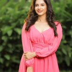 Angana Roy Instagram - Pink is complicated. As is a girl in a pink dress. 📷 @sayantan_dutta_photography @debjanighoshofficial @makeupartist_ujjwaldebnath For @aajkaal.in @sahasyamasri @ghosh.angana.ag 💛 #pinkpinkpink #lookbook #outfitoftheday #photoshoot #fridaypost #friyay #fridayvibes #wintermood #winterwear #anganaroy #lovefromA