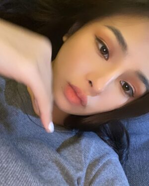 Angeli Khang Instagram - Late night selfies 🤪