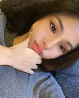 Angeli Khang Instagram - Late night selfies 🤪