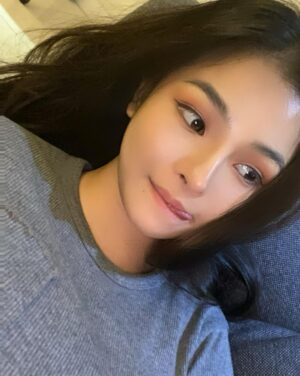 Angeli Khang Instagram - Late night selfies 🤪