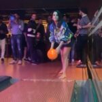 Anita Hassanandani Instagram - Have always loved bowling! Went to this super vibrant spot in Calcutta called @thatplacekolkata ThatPlace is a vibe to chill with your friends and family! It’s massive! Great food! And mind you this is NOT A PAID PROMOTION So next time you in Kolkata do check it ✨ Thank you @rahulkhanna1611 for extending the invite. Swipe ➡️ to check my perfect shot 😍 Styled by @natashaabothra Jacket by @mashbymalvikashroff