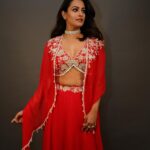 Anita Hassanandani Instagram - 🍅 Styled by @shreyajuneja Outfit by @seemathukralofficial Jewellery by @hemakhasturilabel Rings by @houseofjskjewels Gorgeous make up and hair by @ojasrajani 📸 @ravii_dixit