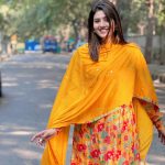 Anjali Arora Instagram - Dil desi gabru na laya kudi ne🥹 #anjaliarora #suit #punjabikudi #jatti
