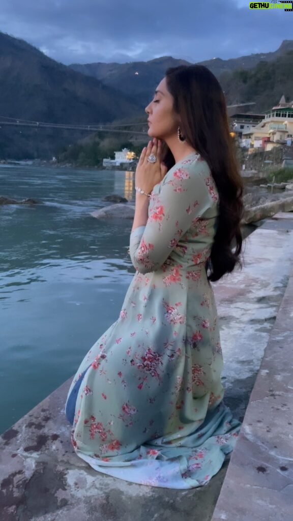 Anjali Tatrari Instagram - Where life is easier. Where life is happier. Where life tastes like real life. Ganga Maa keeps calling me back to her, couldn’t have been more grateful for everything i have in my life🤍 #rishikesh #ganga #travel #anjalitatrari #uttarakhand