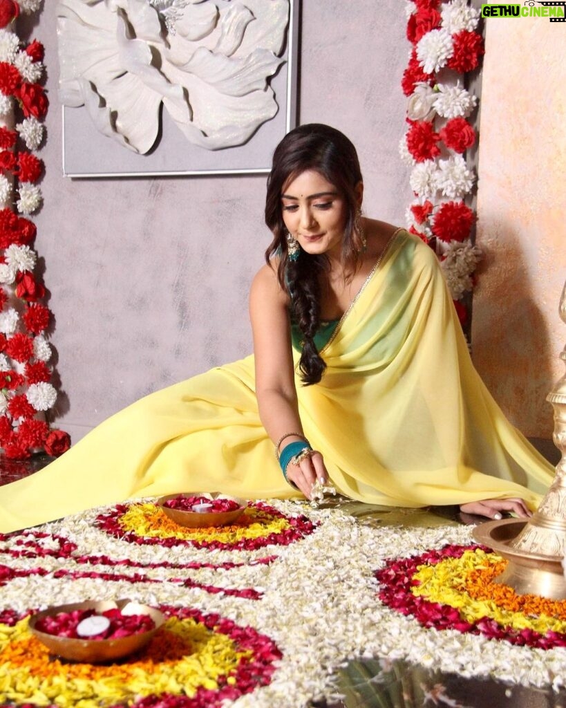 Anjali Tatrari Instagram - Where there is a saree, there is elegance. 📸 - @parmarphotography1 💄 - @akash_makeupartist 💇‍♀️ - @ansari_hairmakeupartist #yuvikamahajan #vanshaj #sonysab #anjalitatrari Umargam, Gujarat, India