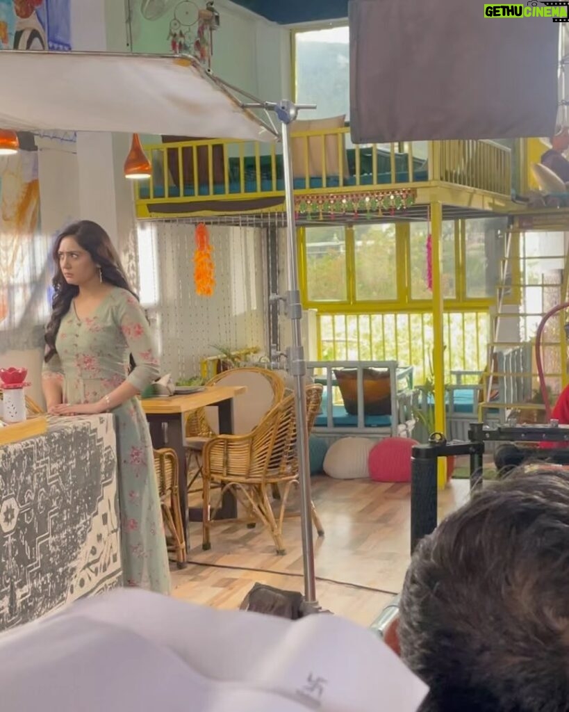 Anjali Tatrari Instagram - Shuru se shuru karte hai! Moving to a new place to look tests to shooting to seeing my hoardings all over to health going for a toss every second week to getting so much love and acknowledgement from everyone 🥹 What a journey man! I’ll be honest this show has been the most hectic show for me ever but as it’s rightly said you only take the good memories along :’) And today as we have completed 100 episodes and now when i look back all i can take forward is only and only good memories:’) @sktorigins For always motivating me to do better and making me see the brighter side! Your energy is contagious 🧿 Extremely thankful for giving Yuvika Mahajan so much love and appreciation ♥️🧿 Video dump part 1 as we complete 100 episodes 💯 Next dump when we hit 500 😉🧿 Kudos to the entire team for all the endless efforts! 10 MATLAB VANSHAJ 😍 #vanshaj #anjalitatrari #vanshajonsonysab #sonysab #100 #100episodes #love #actor #swastik