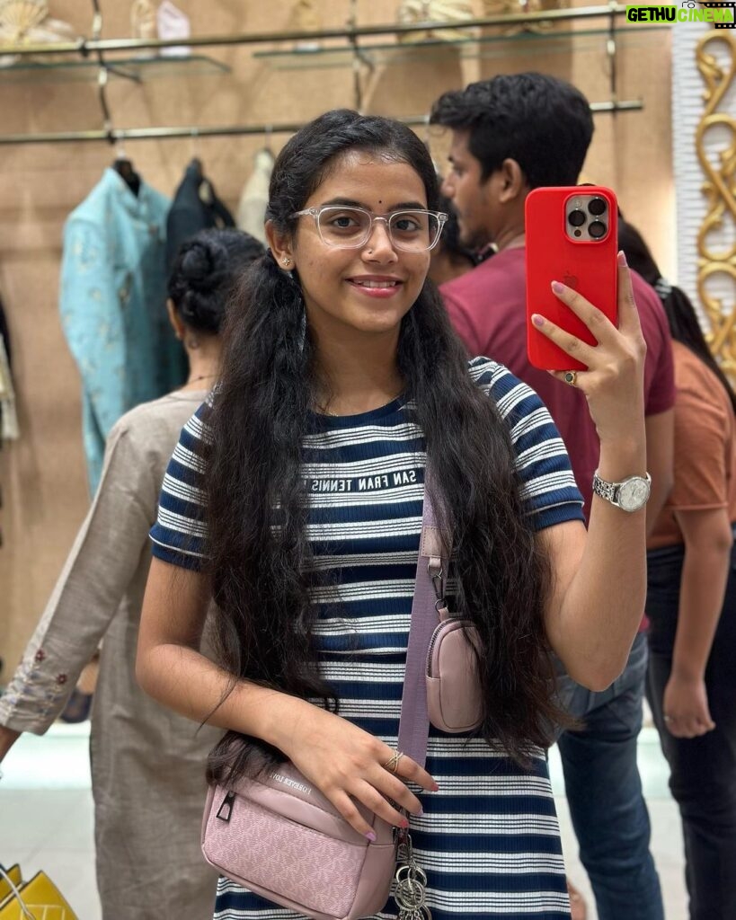 Ankita Bhattacharyya Instagram - Pujor shopping shuru holo 😍