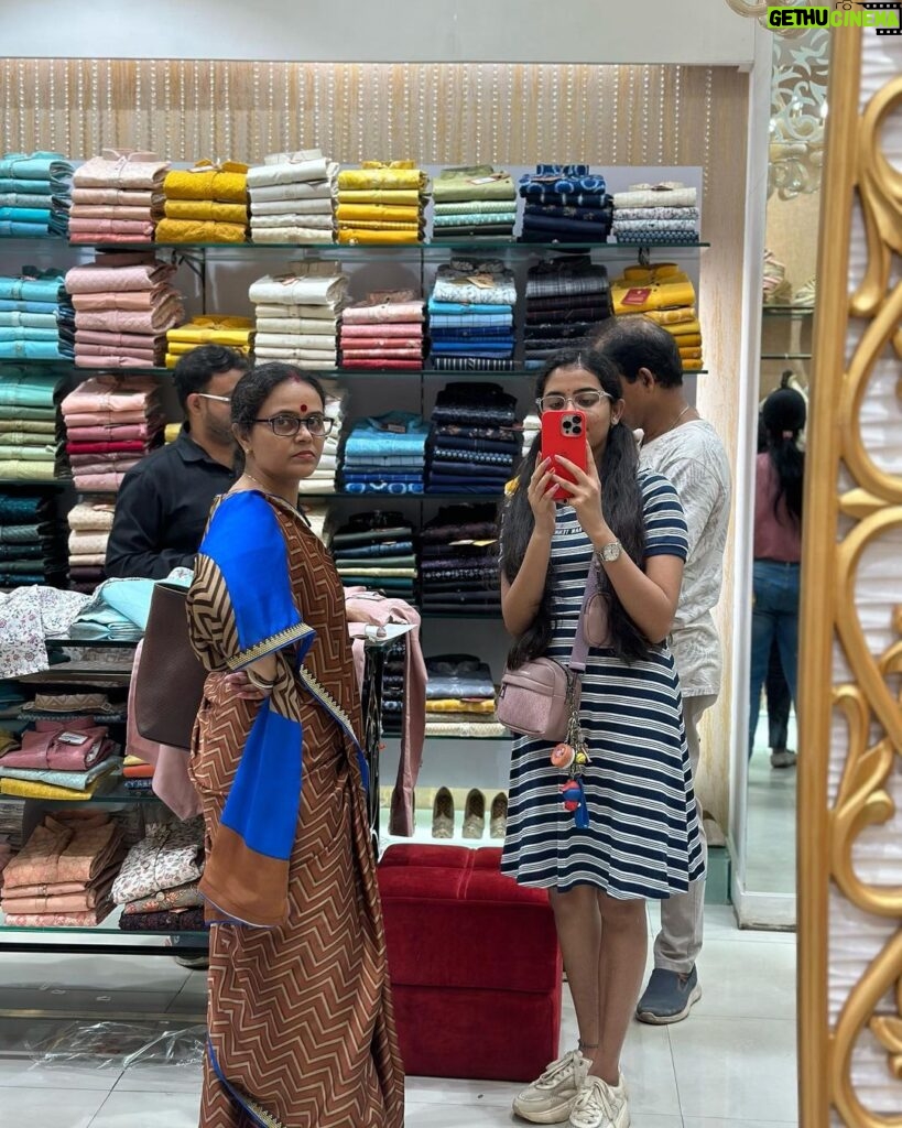 Ankita Bhattacharyya Instagram - Pujor shopping shuru holo 😍
