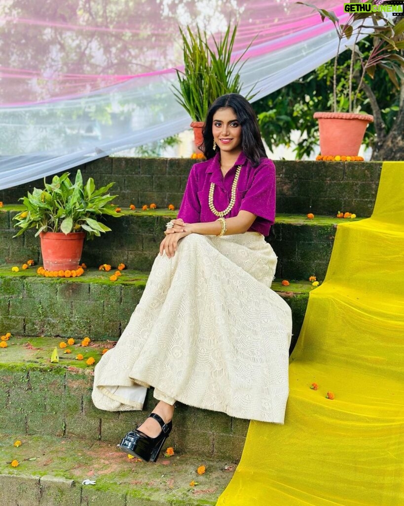 Ankita Bhattacharyya Instagram - Coming Soon….❤️ @saregamabengaliofficial HMV Studio, Dumdum