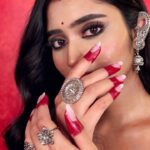 Ankita Mallick Instagram - @_ankita_mallick_ x @rudra_saha_official Make-up @priyanka_paul_pro_makeupartist Saree @nandiniajker Hair @rohini_aich_rohh Jewellery @mayukh_jewellery Styling assistant @subir.love Photo @tanmoy_adhikary #blacksaree #blackblouse #ankitamallick #rudrasaha #kolkata #tollywood #blacklover #blacksaree #indianstyle #silverjewelry #puresilver #styling #rudrasahaofficial #sareedraping