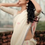 Ankita Mallick Instagram - ♥️🍂 . . #reels #rainyday #reelsinstagram #goodday #monsoon #kolkata #saree Kolkata - The City of Joy