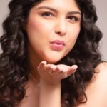 Anshula Kapoor Instagram - If you know me, you know I’m obsessed with all things @charlottetilbury 😍 So I decided to have a little fun and make a quick video with my top 4 favs from their Airbrush Flawless Lip Blur Lipsticks. ✨ Honest review: lips feel hydrated & moisturized throughout, saturation of the colour is great on my skin for my chosen few shades, I feel like it makes my lips appear fuller too, but it takes longer to become transfer proof compared to other liquid lipsticks (this one is formulated not to feel dry on the lips, so it’s not your traditional liquid lipstick anyway), all 4 shades look great blurred out and that’s how I prefer wearing them (after application, dabbing the excess on a tissue so it leaves a softer colour behind without the bold intensity of a liquid lip) 💄 I’m wearing: Walk of No Shame Blur Ruby Blur Pillow Talk Medium Blur Rose Blur #AirbrushLipBlur #Gifted #CharlotteTilburyXNykaa #OnlyAtNykaa @charlottetilbury @mynykaa