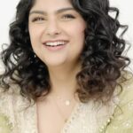 Anshula Kapoor Instagram – This is my most favorite time of the year because it’s festive season and shaadi season all rolled into one big continuous celebration! 

So here are 3 things I do to make sure my curls are loved and taken care of during this hectic time of the year.. and I obviously trust @doveindiachannel the most to make sure I can flaunt my curls all day and all night long! 

Like me, express your #CurlPower. Tell me in the comments below what are your tips for taking care of your curls this season? 

#CurlyAndProud #DoveBeautifulCurls
#ad #DoveHair #DovePartner #sponsorship #DoveCurls #DoveHaircare #Haircare #Haircarecommunity