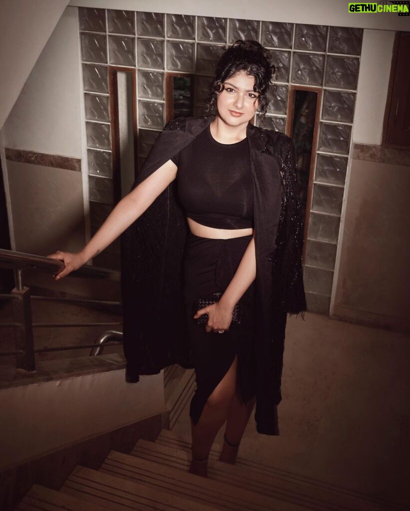 Anshula Kapoor Instagram - 🖤 Styled by @mohitrai with @ruchikrishnastyles Assisted by @muskanduaaa Makeup by @divyashetty_ Hair by @hairby_shivanik Outfit @28moons.in Jewellery @diosaparis Shoes @stuartweitzman Photography @visualaffairs_va