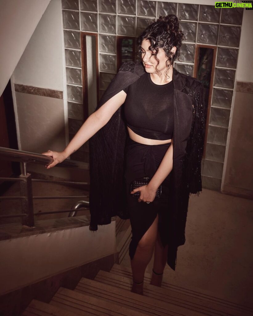 Anshula Kapoor Instagram - 🖤 Styled by @mohitrai with @ruchikrishnastyles Assisted by @muskanduaaa Makeup by @divyashetty_ Hair by @hairby_shivanik Outfit @28moons.in Jewellery @diosaparis Shoes @stuartweitzman Photography @visualaffairs_va