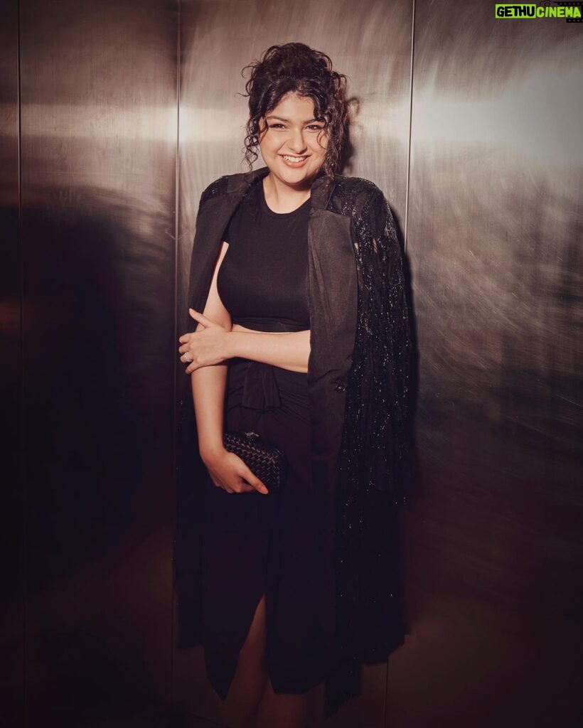 Anshula Kapoor Instagram - 🖤 Styled by @mohitrai with @ruchikrishnastyles Assisted by @muskanduaaa Makeup by @divyashetty_ Hair by @hairby_shivanik Outfit @28moons.in Jewellery @diosaparis Shoes @stuartweitzman Photography @visualaffairs_va