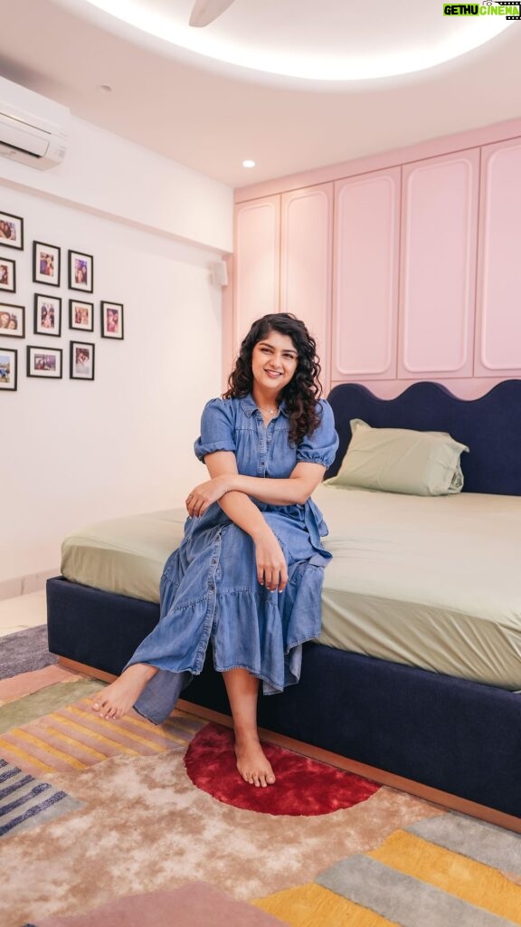 Anshula Kapoor Instagram - I moved into my own house this year, and one of the most important decisions was choosing the right mattress for my spine & to make sure I wake up well rested everyday. We’ve always had @foamhomeindia mattresses at home, they are a legacy brand and the best in the business. So going back to them was an obvious choice. The best way to buy your mattress is to go to the store and actually experience all the options & choose what fits you and your family. Foam Home has a plethora of options & so many new technologies. But the Ergoshell Technology mattress was love at first try! You have to experience it to believe it! It felt perfect and I could further customize the firmness etc. to my liking. It’s been a few months since I’ve moved in, and I can safely say that we made the perfect choice with the mattress. Good sleep is so important, and thanks to @foamhomeindia , I get to experience that every day. #collab
