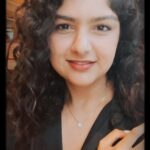Anshula Kapoor Instagram - Aaaah I have short hair for the first time in my adult life, and I feel cute as a button!! 🤓 Another Vlog no one asked for 🤣 come with me to my haircut appointment! I think we chopped off 5 inches of length, and for someone with curls, you know how big a deal that is!! But @curly_hair_london is a maverick & I’m so glad I trusted her with my hair! Loving the new bounce and volume and texture 😍 Pro tip for all my curly haired humans - a dry cut on your natural curls is always better, so that there are no surprises with length and curls jumping up and becoming much shorter than expected after! 💯