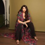 Anshula Kapoor Instagram - Sometimes you just gotta trust @ruchikrishnastyles’s gut. I’m glad I (mostly) do.. because it’s not about showing my body or wearing “less” or “more” clothes. It’s about me being comfortable with who I am, in what I’m wearing. So that even when Ruchi & Mohit make me dive out of my comfort zone, I still feel like “me”, and it helps me stretch the boundaries of what I define as my “comfort zone”. This is a thank you post to the team that always brings their A game for me 🤍 Styled by - @mohitrai with @ruchikrishnastyles @teammrstyles Assisted by - @muskanduaaa Photography - @visualaffairs_va Makeup - @aashna_shah , with assistance from @tarang.lodha Hair - @hairby_shivanik Cape - @limerickofficial @amigos.rizwan Accessories - @amrapalijewels @elsolstrategicconsultants Shoes - @stuartweitzman Bra - @nykdbynykaa