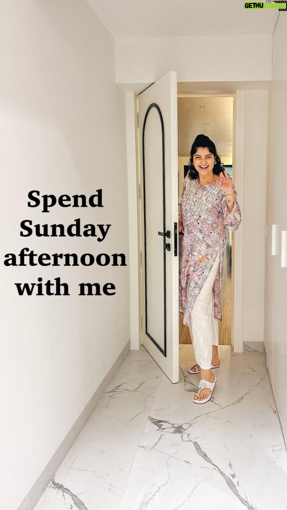 Anshula Kapoor Instagram - Spend Sunday afternoon with me! I’ve been a bit inconsistent with the gym this month so I’m actually proud of myself for working out on a Sunday! With the delayed monsoon in bombay, the heat has been unreal. I find myself reaching out more and more for breathable fabrics in easy to wear silhouettes. Mulmul cotton is always top of my list and the Kurtas & palazos from @houseofchikankari.in are some of my favs! Super lightweight, super cute & it keeps me cool all day. (The palazos have a comfy waist because of the elastic band 😍) I love that they are handcrafted in Lucknow and the company was actually founded in the lockdown of 2020 by a mother daughter duo. Check them out if you haven’t already. I promise you won’t regret it! And you can easily dress them up or down depending on what you have going on that day. #Ad #Chikankari #HouseOfChikankari