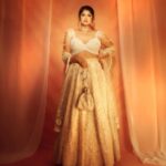 Anshula Kapoor Instagram - My kinda White December 🤍 Outfit - @nitikagujralofficial @amigos.rizwan Accessories - @anayah_jewellery @spiffypublicrelations Footwear - @crimzonworld Bag - @thepinkpotli Styled by - @mohitrai with @ruchikrishnastyles @teammrstyles Assisted by - @saumyanaiik @chahat_styles Photography - @visualaffairs_va Hair - @ruchithakur.5 Makeup - @divyashetty_
