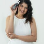 Anshula Kapoor Instagram - I believe that scalp care is as important as skin care, and Dandruff is a HUGE scalp concern in India. My most loved luxury hair-care brand @kerastase_official has just launched its Symbiose Cellular Anti-dandruff Range which helps fight dandruff from oily & dry scalps. The range promises upto 7 weeks of Anti-dandruff efficacy, and is suitable for both men & women. Try it out for yourself and let me know what you think! 💕 Get your hands on Symbiose at their exclusive online store at www.kerastase.in or visit your nearest Kérastase salon. #AD #Symbiose #KerastaseIndia #KerastaseClub #AllianceisPower
